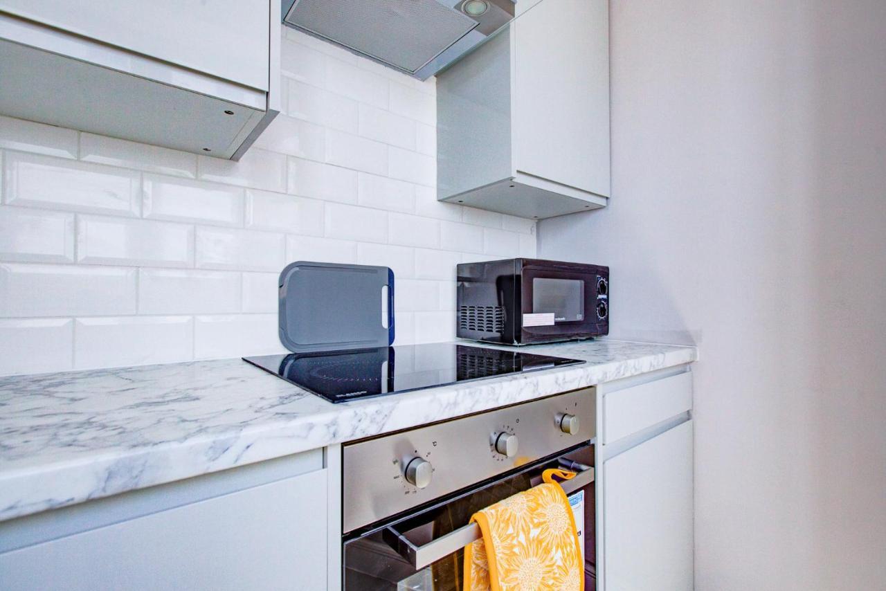 Spacious And Modern 1 Bed 1 Bath Apartment In The Heart Of 伊斯特布恩 外观 照片